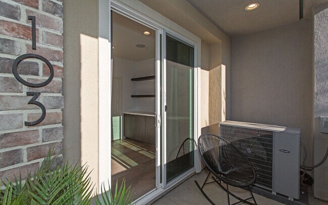Building Photo - Beautiful contemporary design home in Bres...