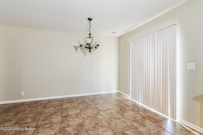 Foto del edificio - 10613 Irvin Pines Dr