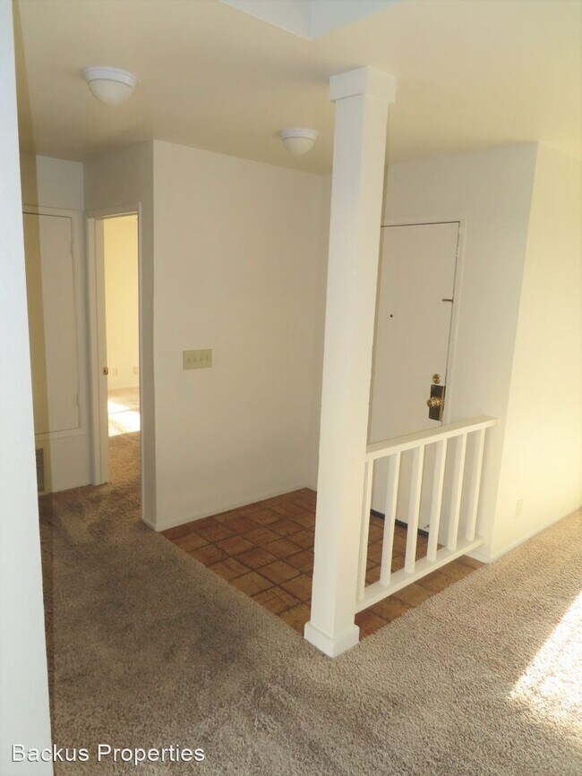 Building Photo - 2 br, 1 bath House - 648 Surrey Way
