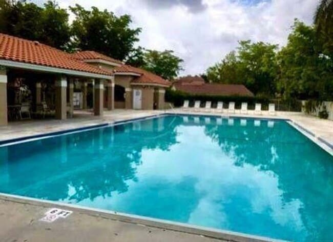 Building Photo - 1592 Springside Dr