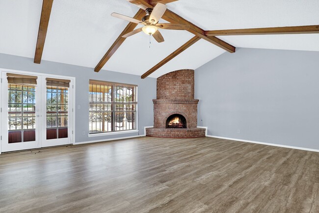 Building Photo - Eastside 3 Bdrm 2 Bath