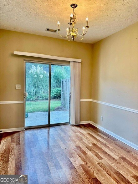 Building Photo - 658 Kenridge Way