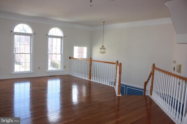 Building Photo - 1121 Regal Oak Dr
