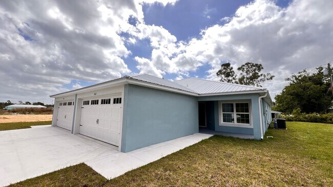 Building Photo - Stunning, BRAND NEW 3 Bedroom, 2 Bathroom ...