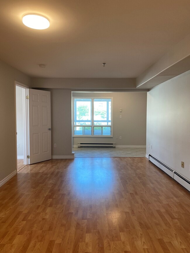 Building Photo - 3034 Windsor St