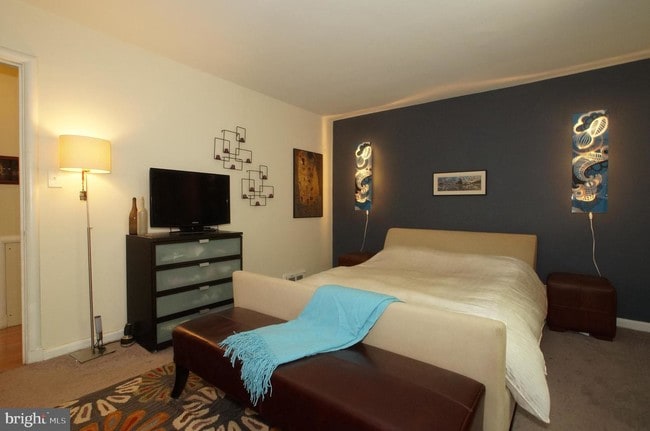 Building Photo - 2245 N Buchanan St