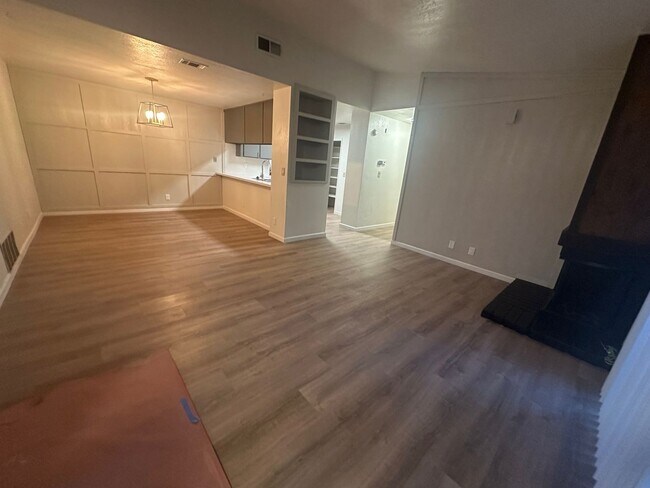 Foto del edificio - Desirable Duplex Unit with Lincoln Schools