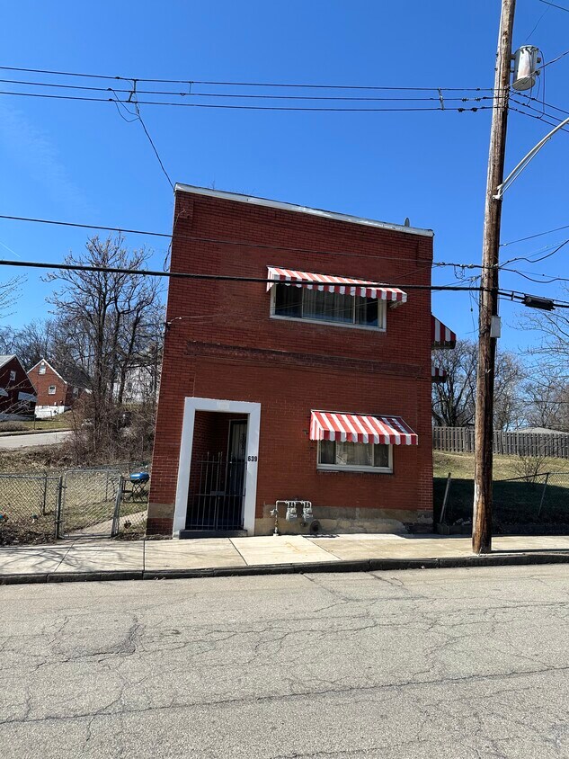 Building Photo - 639 3rd St