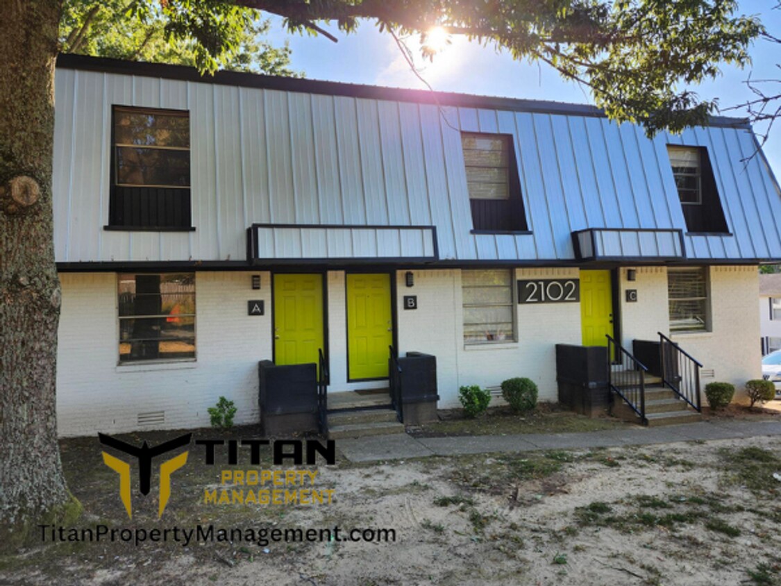 Primary Photo - 2 bed/1 bath Townhouse