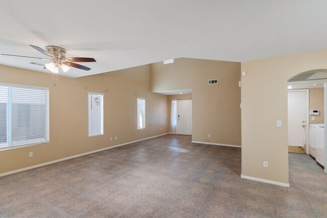 Building Photo - Beautiful 4 Bed 2.5 Bath Vaulted Ceilings,...