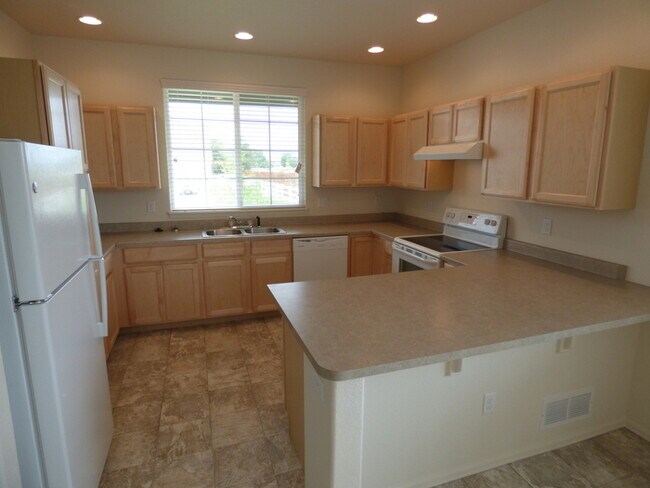 Foto del edificio - Two Story, 3 Bedroom Home in Village East Subdivision in Windsor