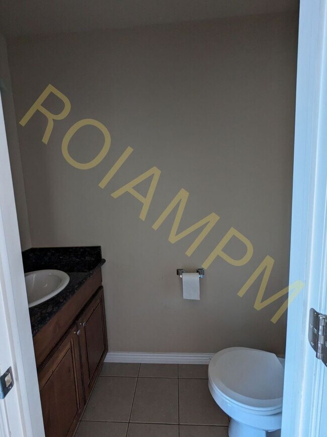 Foto del edificio - 3-Bedroom Townhome Near ISU with Attached Garage