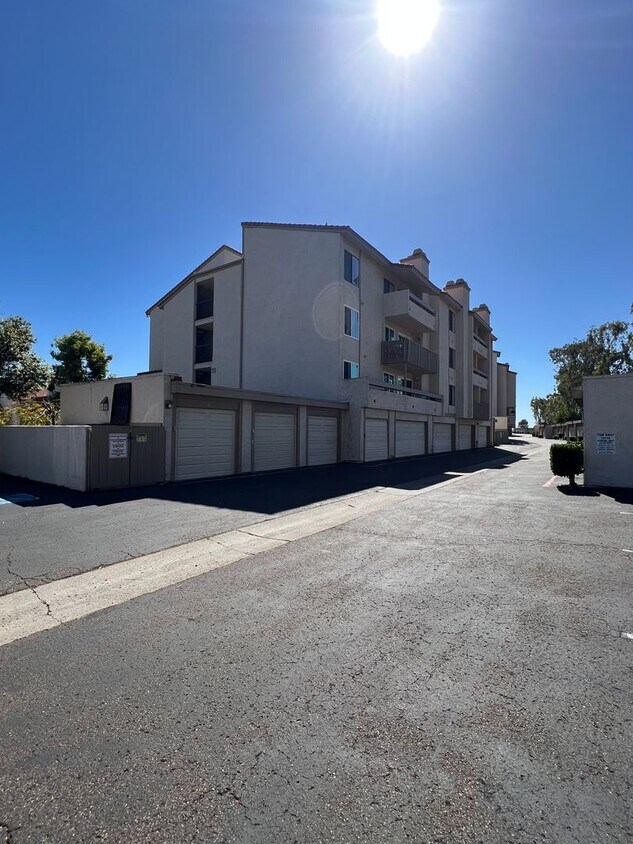 Primary Photo - Updated One Bedroom with Garage!