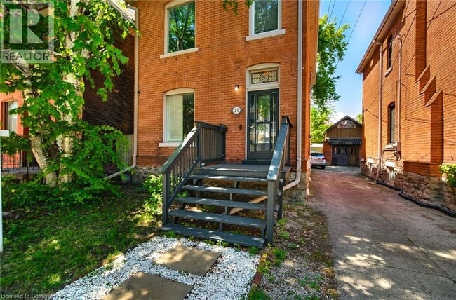 Building Photo - 20 Locke St S