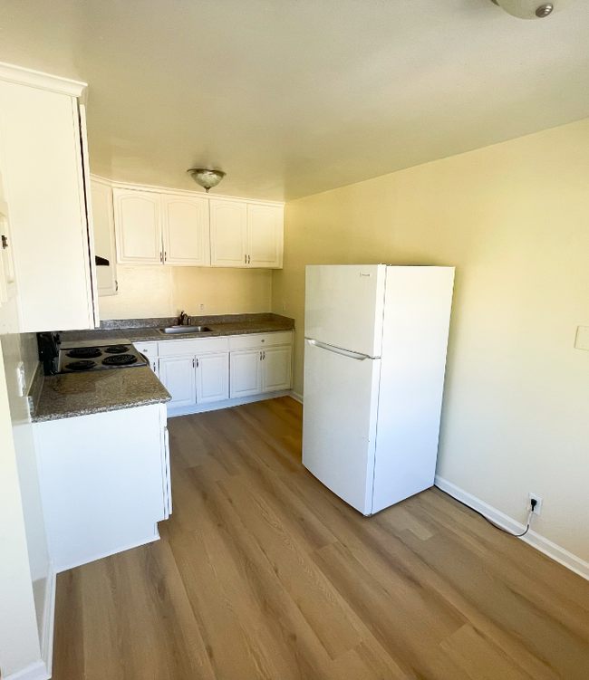 Building Photo - 1655 Merrill Dr