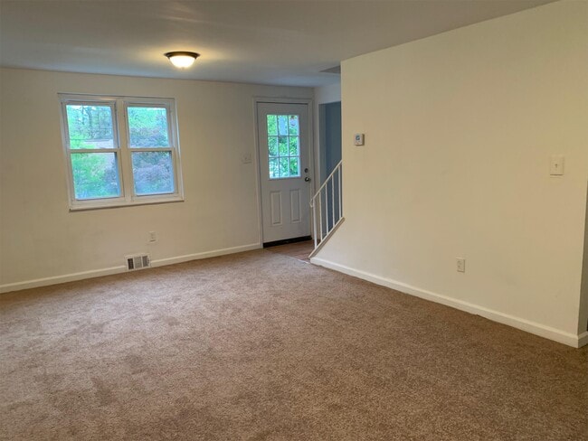 Building Photo - 9226 Valley St