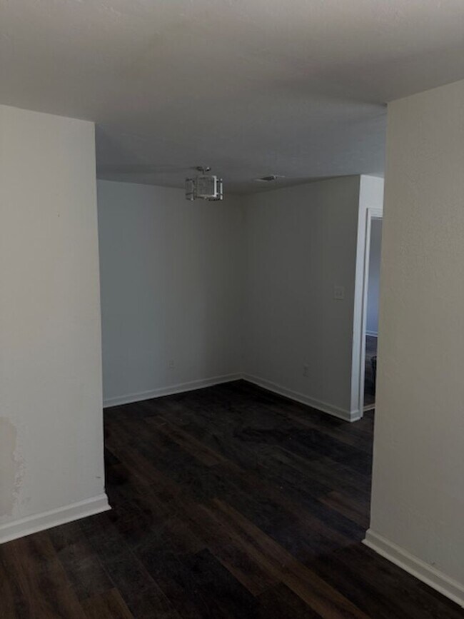 Building Photo - Newly Remodeled Townhome in Huntington Woods