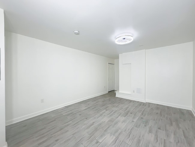 Foto del edificio - 8310 Flower Ave