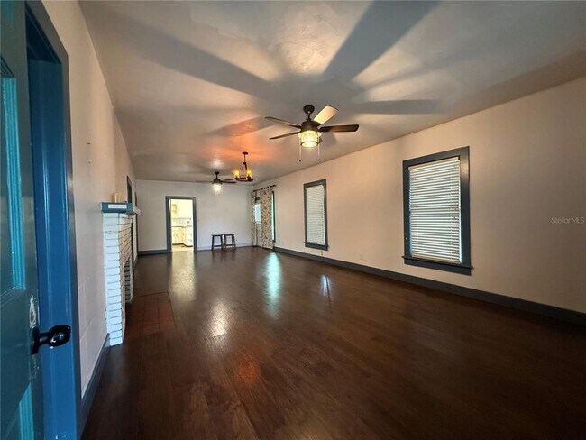 Foto del edificio - 317 3rd St NE