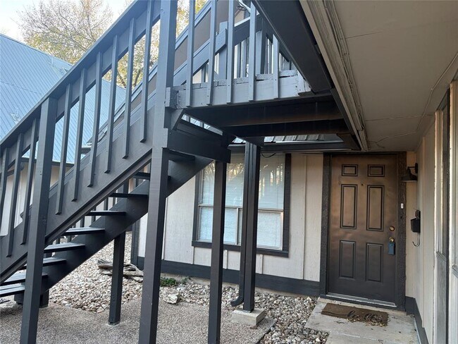 Foto del edificio - 8612 Bowling Green Dr