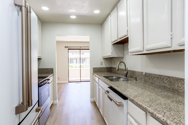 Building Photo - 3BR/2.5BA Pet Friendly Marina Green Townhome with Pool & 2-Car Garage | YouTube Tour