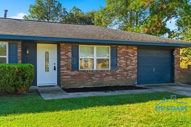 Photo - 609 Temple Dr House