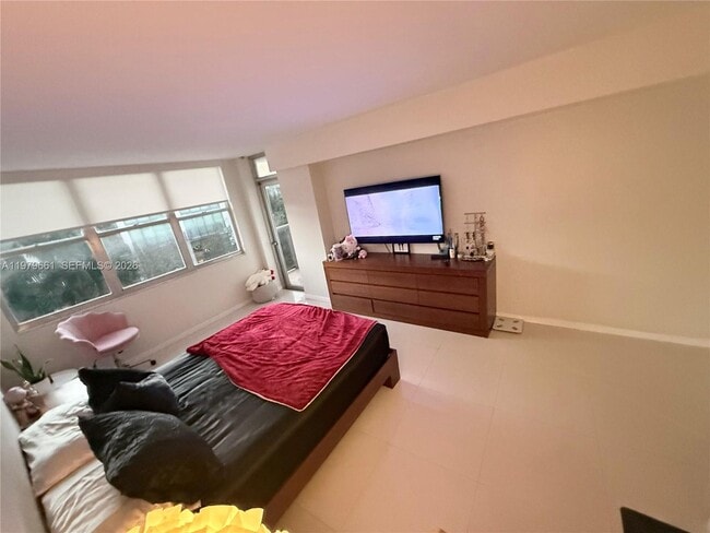 Building Photo - 6039 Collins Ave