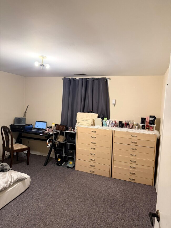 Building Photo - 68 Ranee Av
