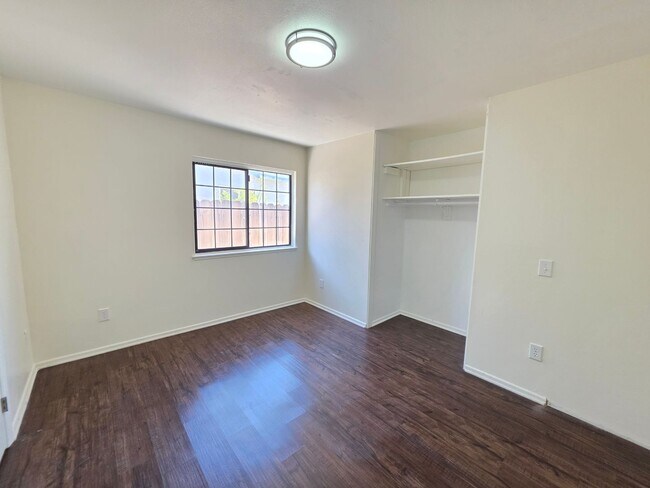 Foto del edificio - 44113 4th St E