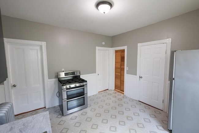 Building Photo - 69 Willowwood St