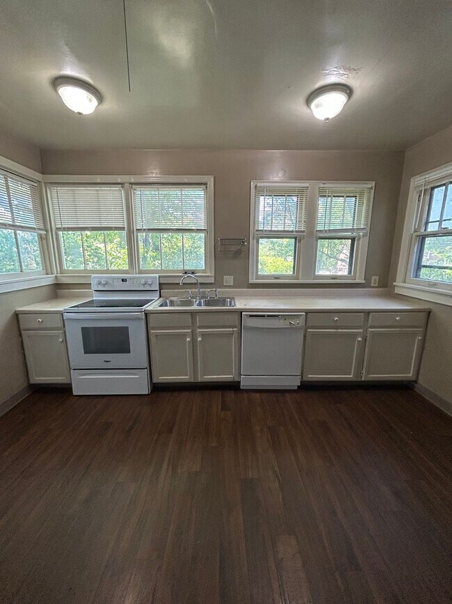 Foto del edificio - COMING SOON! 2 Bed 1 Bath Home! $13575.00
