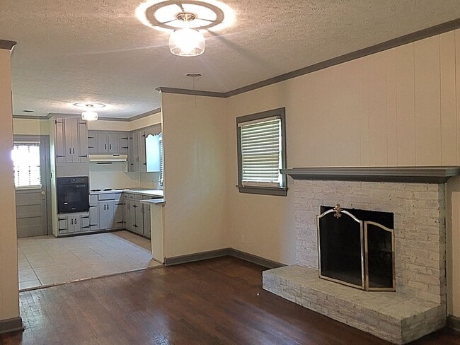 Building Photo - 144 Maywood Dr