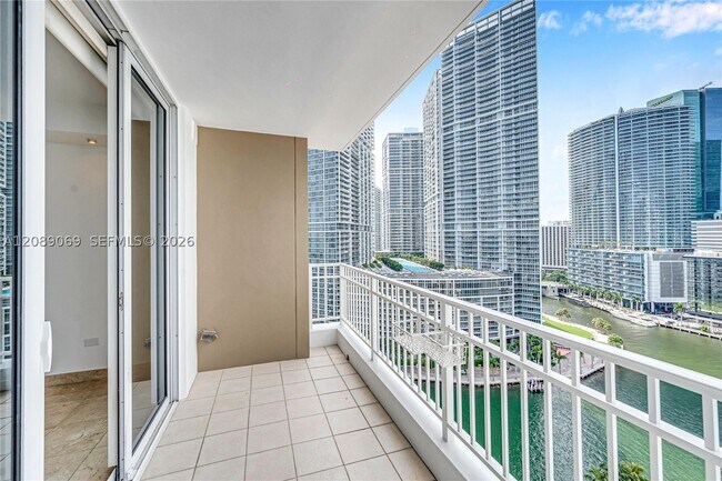 Foto del edificio - 801 Brickell Key Blvd