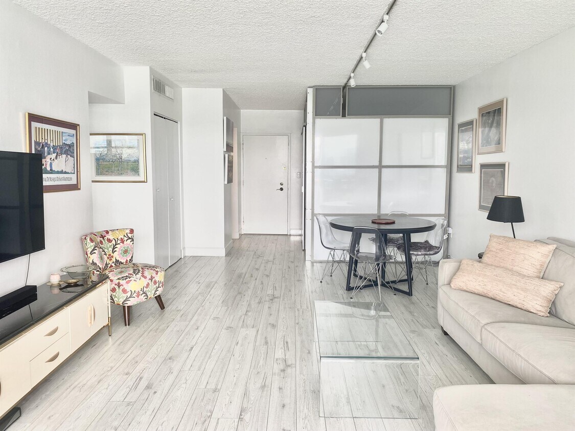 Photo - 800 West Ave (Miami Beach, FL)