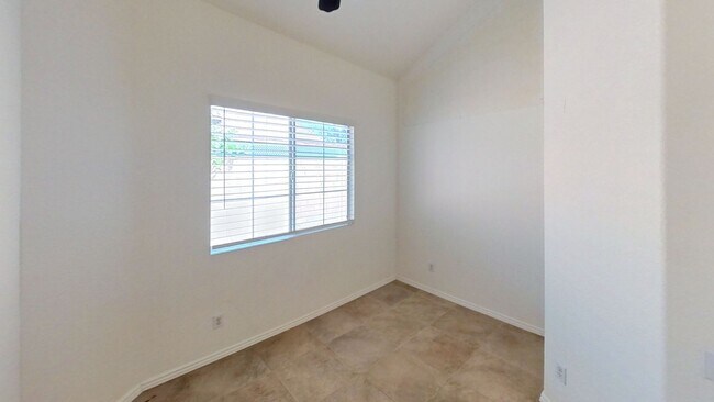 Building Photo - Spacious 4 Bedroom 3 Full Bath Plus Office...