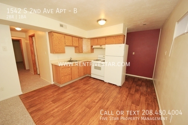 Building Photo - Very Spacious 2 Bedroom Apartment, Just Bl...