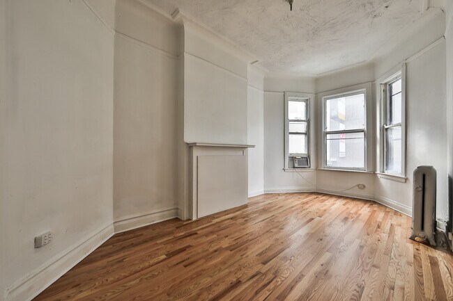 Building Photo - 2841 N Clark St