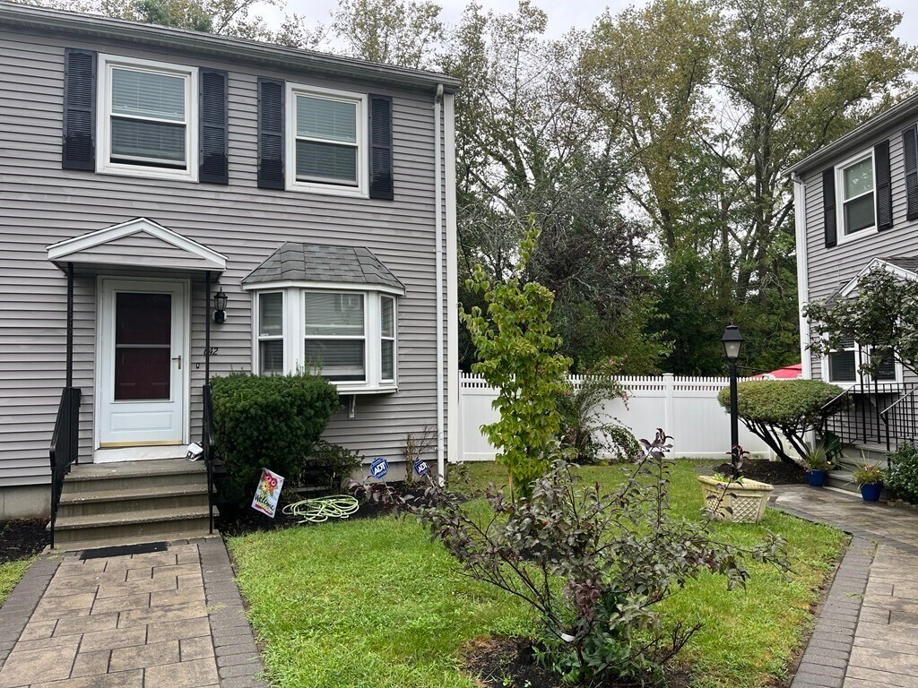 Foto principal - 642 Canterbury St