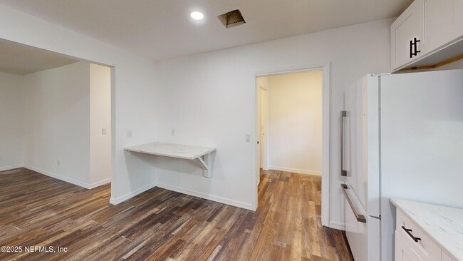 Building Photo - 201 Florence Ave