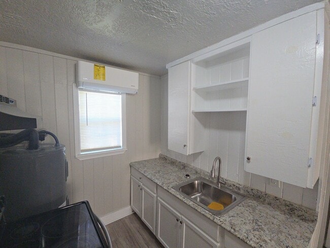 Photo - 3335 Tuam St Apartment