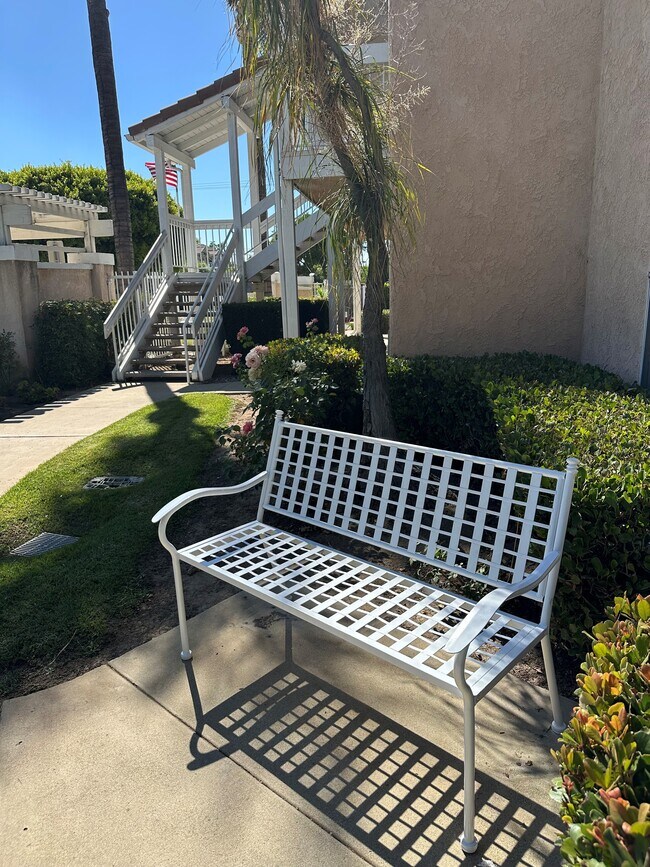 Foto del edificio - La Verne Senior Apartments