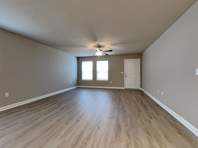 Building Photo - Coming Soon! 3 BR/2BA | Newly Renovated Single Family Home | 1-Car Garage Parking | In Blue Springs!