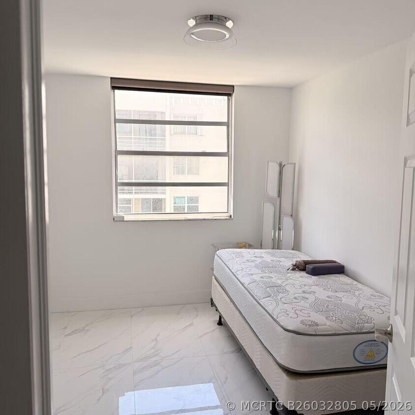 Foto del edificio - 2841 NE 163rd St