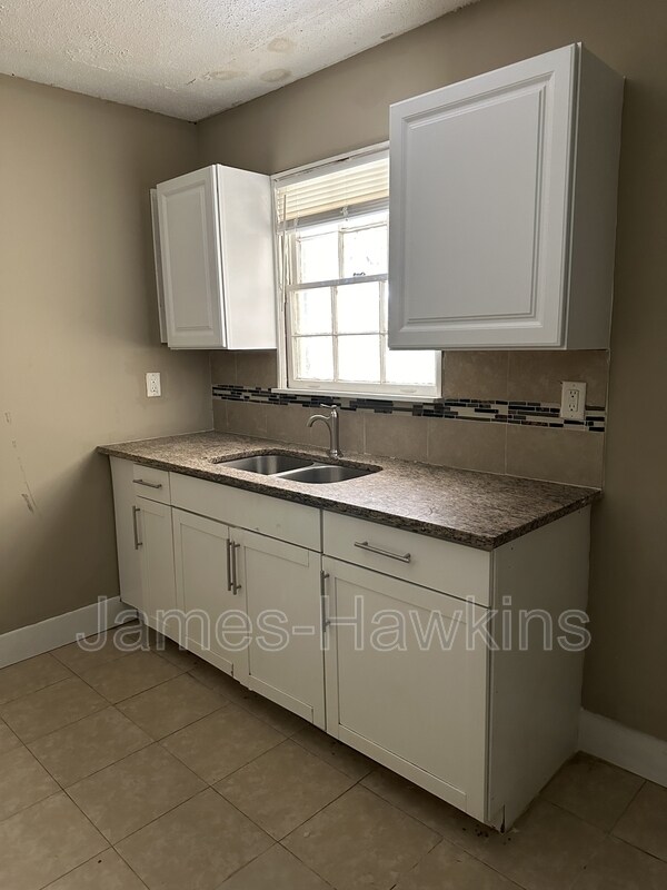 Foto del edificio - 4524 Narrow Lane Rd