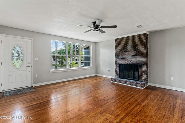 Foto del edificio - 1614 Clemson Rd