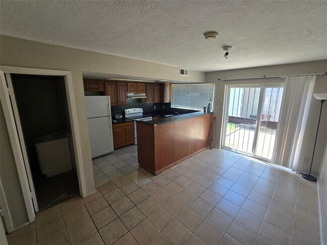 Building Photo - 7045 Chasewood Dr