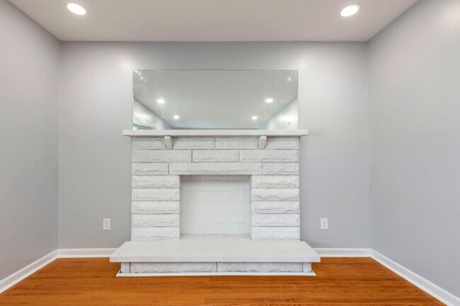 Foto del edificio - 1702 Bonnyville Blvd