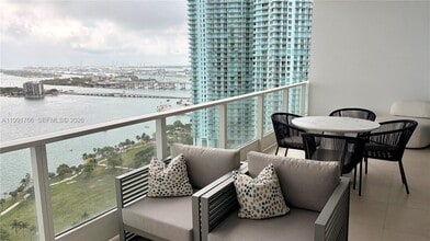 Building Photo - 2020 N Bayshore Dr