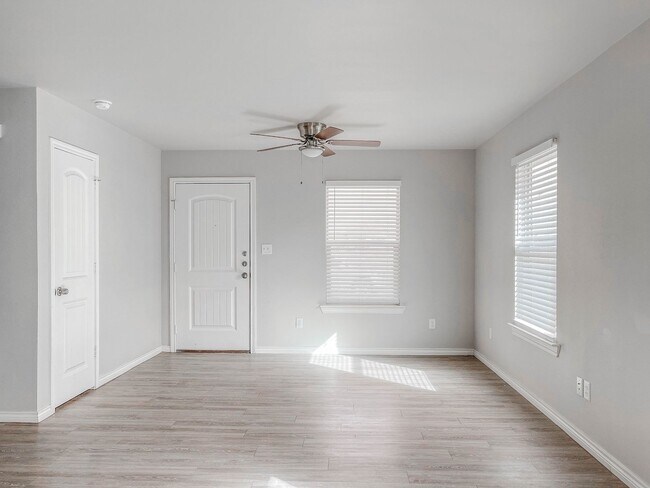 Foto del edificio - Savor the Sophistication of This Lovely 3-Bedroom!