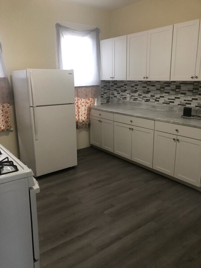 Kitchen - 339 Hulett St